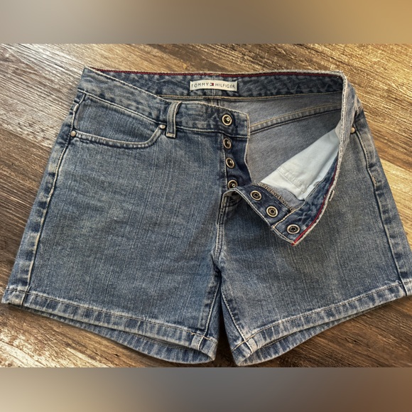 Vintage Tommy Hilfiger Blue Denim Women Shorts‎ - Picture 1 of 8